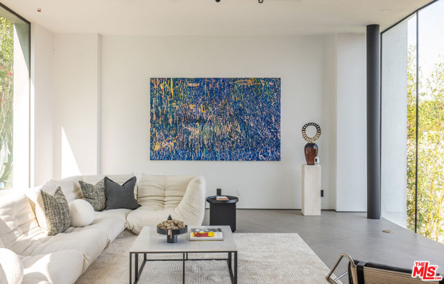 9277 Thrush Way, Los Angeles CA: https://media.crmls.org/mediaz/c66c4bf5-3105-4752-9861-2db27c852eb7.jpg