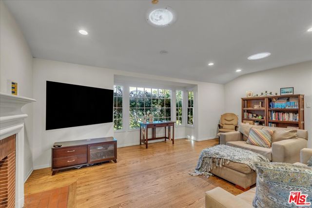 12430 Cumpston Street photo 9