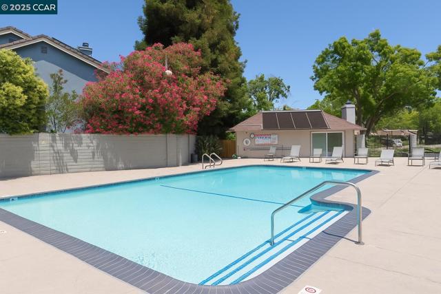 825 Oak Grove Rd, Concord CA: https://media.crmls.org/mediaz/c66cd208-e657-4d0d-ae6b-ba1dd3b46700.jpg