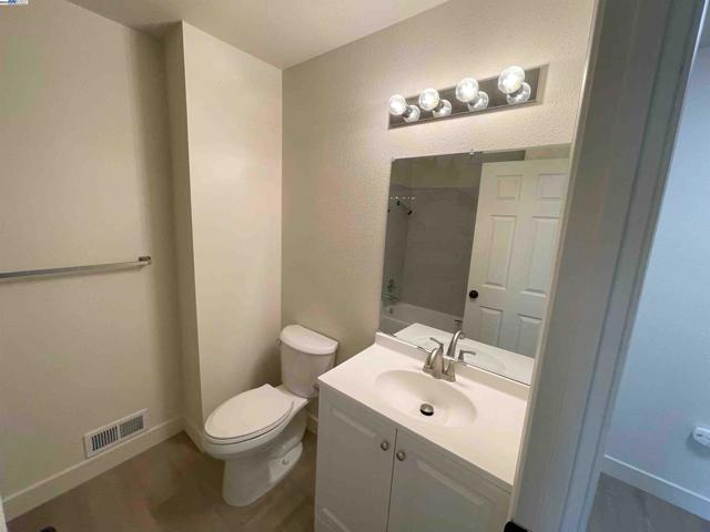 34552 Nantucket Cmn, Fremont CA: https://media.crmls.org/mediaz/c66d1a0f-8fea-4547-87f9-2fe3524728f2.jpg