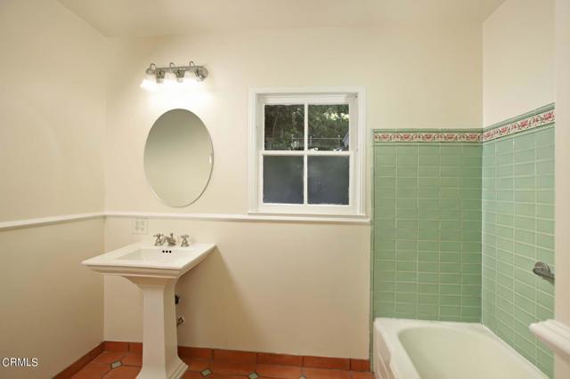 Detail Gallery Image 12 of 16 For 4519 Alveo Rd, La Canada Flintridge,  CA 91011 - 3 Beds | 1/1 Baths