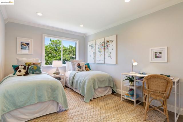 2 Cavendish Ln, Piedmont CA: https://media.crmls.org/mediaz/c66dd5f2-7879-4751-8826-ee5b8fc58e7e.jpg