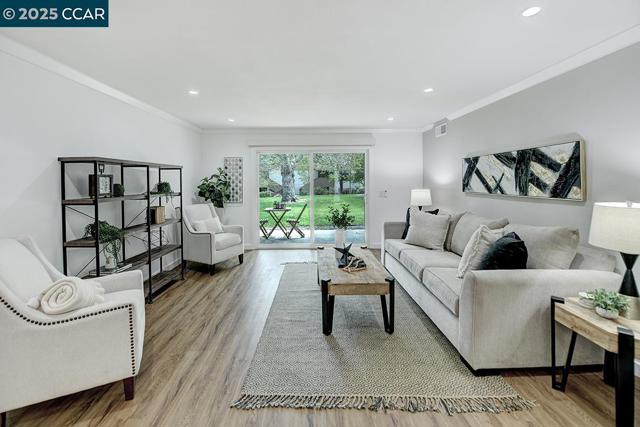 1317 Stanley Dollar Dr, Walnut Creek CA: https://media.crmls.org/mediaz/c66de990-a721-45c5-9b21-5f27097de0b9.jpg