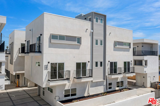 10963 Calvert, North Hollywood CA: https://media.crmls.org/mediaz/c66e8ff3-cd43-4c8e-9fe3-263b771ff500.jpg