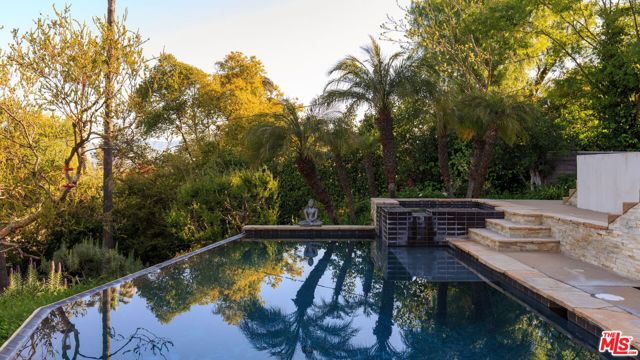 14622 Valley Vista Boulevard, Sherman Oaks CA: https://media.crmls.org/mediaz/c66ea6e2-7fb0-4c5d-a9c7-99bee9ddaa19.jpg