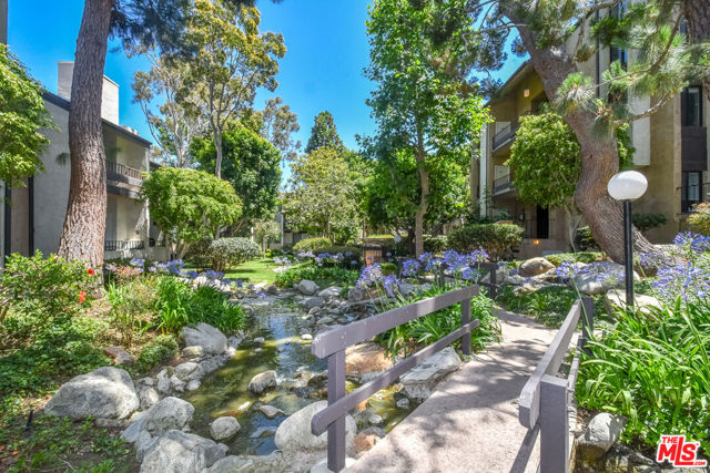 8114 Manitoba Street, Playa del Rey CA: https://media.crmls.org/mediaz/c66f0ca8-5a4e-4954-a1f7-cb47a238a52a.jpg