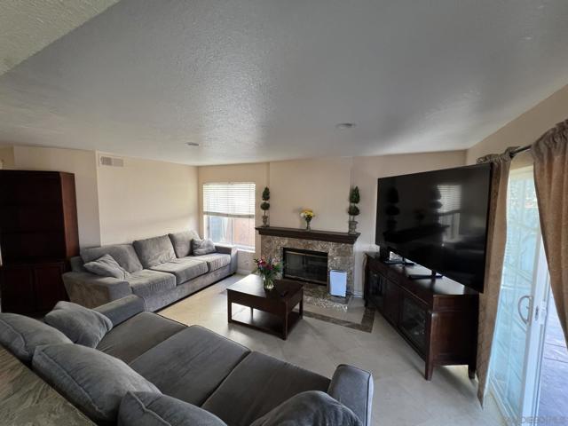2377 Congressional Drive, El Cajon CA: https://media.crmls.org/mediaz/c66f5c25-f655-4a3e-8864-ec4dc550fbd8.jpg
