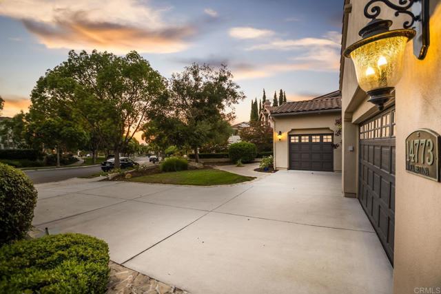 Detail Gallery Image 2 of 68 For 14773 via Bettona, San Diego,  CA 92127 - 4 Beds | 4/1 Baths