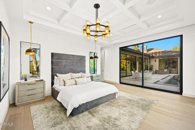 4828 Oakwood Avenue, La Canada Flintridge CA: https://media.crmls.org/mediaz/c66fc778-e6b8-4dd6-9295-2bdee9b789a8.jpg