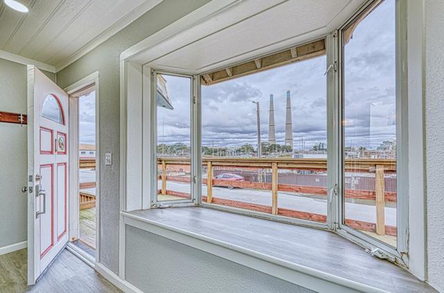 7550 Sandholdt Road, Moss Landing CA: https://media.crmls.org/mediaz/c67036a1-7748-4ec0-9181-5ee185750d1b.jpg
