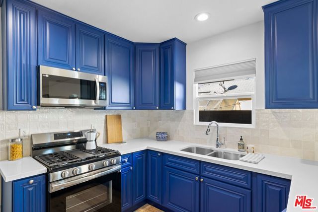 2400 W 74th Street, Los Angeles CA: https://media.crmls.org/mediaz/c67036d2-fced-4764-935f-57f0926ad174.jpg
