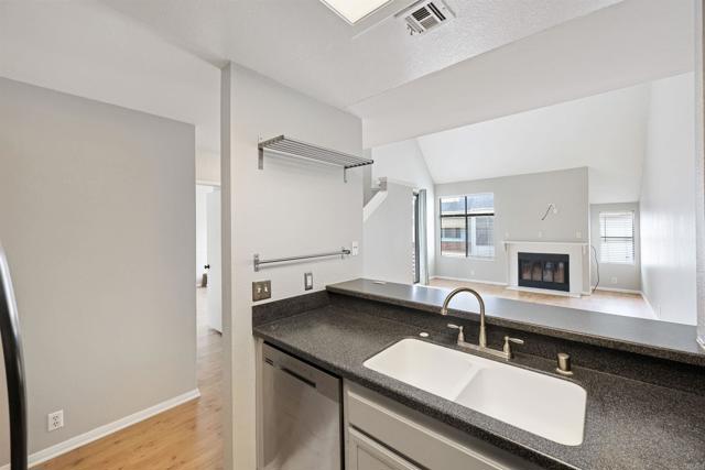 Detail Gallery Image 11 of 31 For 2232 River Run Dr #206,  San Diego,  CA 92108 - 2 Beds | 2 Baths