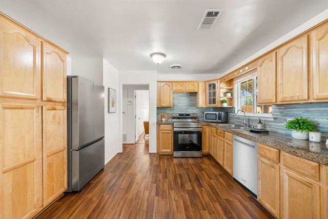 42245 Kansas Street, Palm Desert CA: https://media.crmls.org/mediaz/c670adf1-1daa-44a0-91d4-7872241bccca.jpg