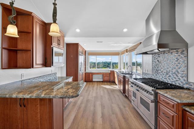 Detail Gallery Image 2 of 39 For 418 Santa Dominga, Solana Beach,  CA 92075 - 4 Beds | 2 Baths