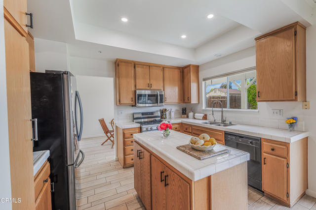 Detail Gallery Image 4 of 26 For 10598 Sunflower St, Ventura,  CA 93004 - 4 Beds | 2/1 Baths