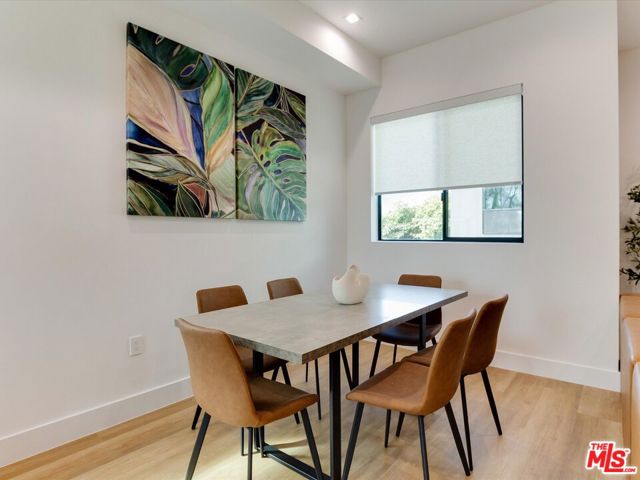 2815 1/2 S Redondo Boulevard, Los Angeles CA: https://media.crmls.org/mediaz/c670f620-8540-4ee2-a99c-e73a3a62fe07.jpg