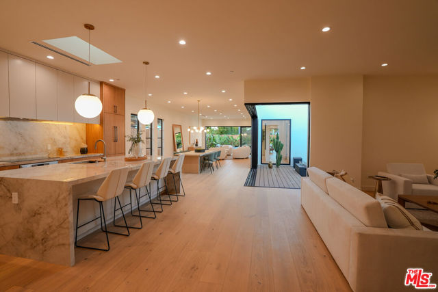 4936 Coolidge Avenue, Culver City CA: https://media.crmls.org/mediaz/c6710926-f1ca-423b-b593-0196bb84ce7b.jpg