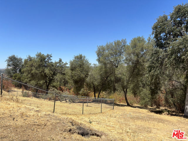 31229 Rolling Meadow Court, Coarsegold CA: https://media.crmls.org/mediaz/c671735f-001f-4922-a60a-689104924216.jpg