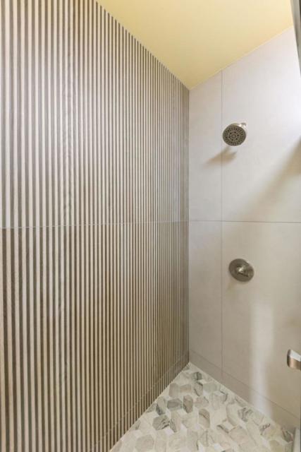 1035 Macadamia Drive, Hillsborough CA: https://media.crmls.org/mediaz/c6719989-c6ac-46a9-8146-b39909f95f96.jpg