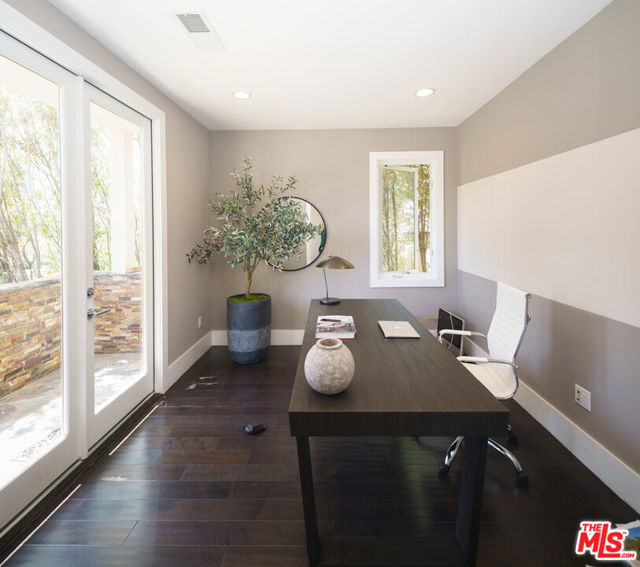 9515 Kirkside Road, Los Angeles CA: https://media.crmls.org/mediaz/c671bed1-069f-419b-8eb6-8d308b0d3fb6.jpg