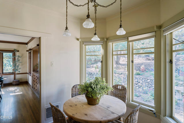 402 Lynn Drive, Ventura CA: https://media.crmls.org/mediaz/c671cac3-63de-4426-b7e2-014568974054.jpg