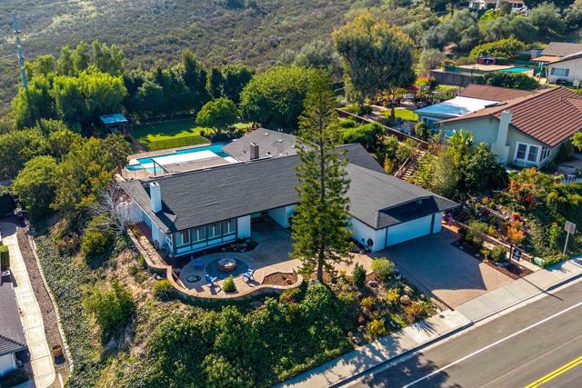 6641 Murray Park Dr, San Diego CA: https://media.crmls.org/mediaz/c6721710-f361-4341-a0da-b04ee0b5c986.jpg