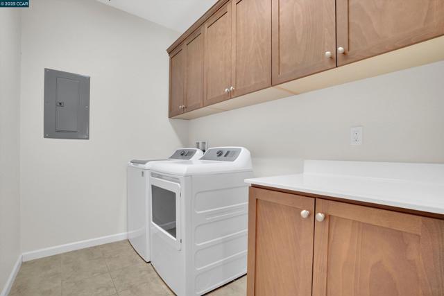 8275 Brookhaven Cir, Discovery Bay CA: https://media.crmls.org/mediaz/c67226f4-e1b3-4d09-8f52-457d3d320190.jpg