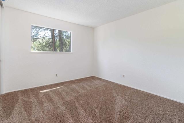 5644 ALHAMBRA HILLS CT, Martinez CA: https://media.crmls.org/mediaz/c672936e-cfb9-40f9-826a-dc8cdfb9bb6f.jpg