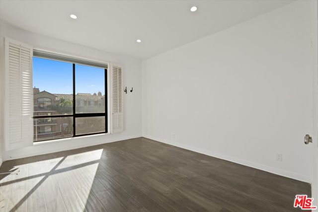 2175 S Beverly Glen Boulevard, Los Angeles CA: https://media.crmls.org/mediaz/c673a2a5-a075-4eb8-9c48-ec2b6d02ab2f.jpg