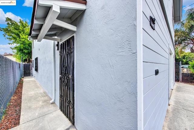 2524 Parker Ave, Oakland CA: https://media.crmls.org/mediaz/c6746231-82ae-453c-848c-ae04592ebd58.jpg