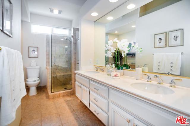 4732 Galicia Way, Oceanside CA: https://media.crmls.org/mediaz/c674dc23-8b76-414e-b2cb-d17b4a6670c1.jpg