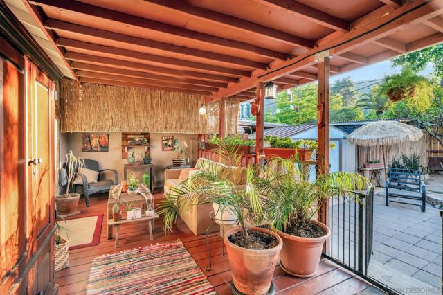 12004 06 Winter Gardens Dr, Lakeside CA: https://media.crmls.org/mediaz/c6758365-7eb9-4d1b-be29-73ae6151fbf8.jpg