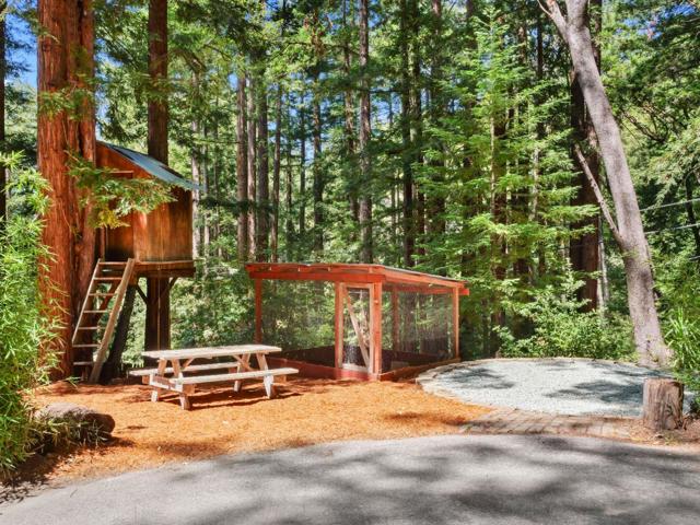 11660 Edgewood Drive, Felton CA: https://media.crmls.org/mediaz/c675d811-4a5e-42a7-b4bd-9aca5e4a2a3e.jpg