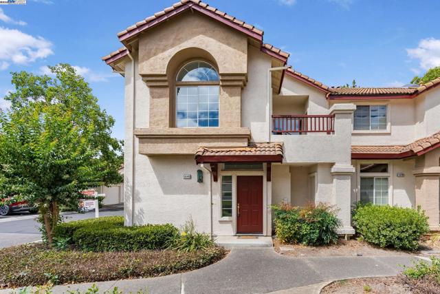 5648 Belleza Dr, Pleasanton CA: https://media.crmls.org/mediaz/c675e6df-b88c-4c7a-8e7c-d964e3c27b91.jpg