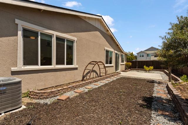 277 Copperleaf Lane, San Juan Bautista CA: https://media.crmls.org/mediaz/c6762116-3376-4c74-8604-e39e108a0602.jpg