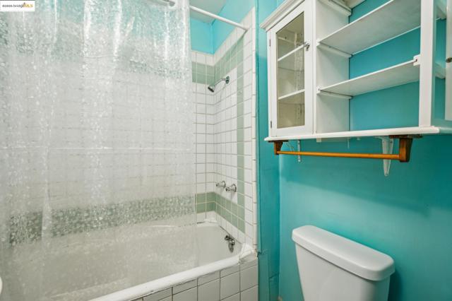 1820 International Blvd, Oakland CA: https://media.crmls.org/mediaz/c676557c-6004-413f-a9f4-a9764ae77ba4.jpg