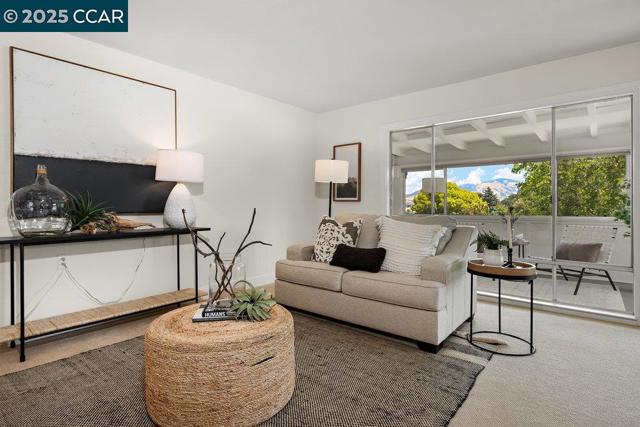 2200 Pine Knoll Dr, Walnut Creek CA: https://media.crmls.org/mediaz/c67659af-0f39-4c68-bd05-640d3cb76a31.jpg