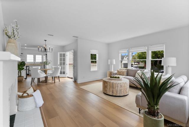 503 Rosemont St, La Jolla CA: https://media.crmls.org/mediaz/c67665f4-5a53-403e-a4ef-f0d10c694658.jpg