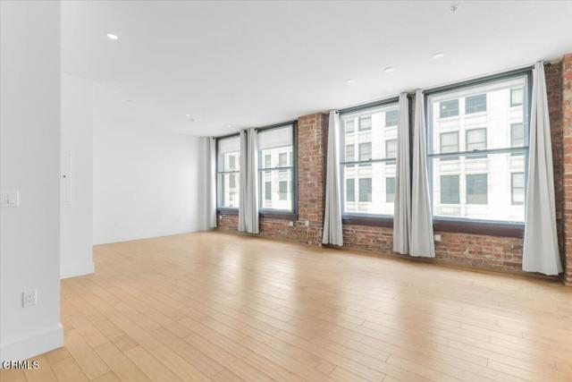 460 S Spring Street, Los Angeles CA: https://media.crmls.org/mediaz/c67695ea-c8ec-4810-9f2a-d971429eb2ef.jpg