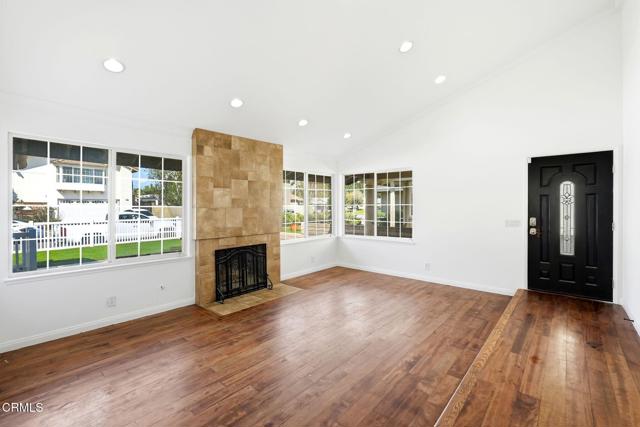 Detail Gallery Image 15 of 56 For 2082 Belgrave Ct, Simi Valley,  CA 93063 - 3 Beds | 2 Baths