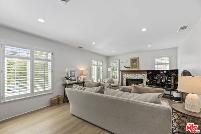 1517 Glendon Avenue, Los Angeles CA: https://media.crmls.org/mediaz/c676ee1c-75fb-4e04-ab74-dca9a4239ce5.jpg