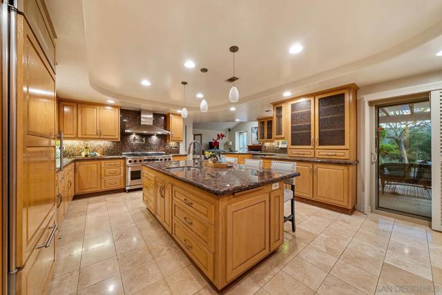 7102 Via Mariposa Norte, Bonsall CA: https://media.crmls.org/mediaz/c676f124-3ae2-4750-a8d6-0766ad62da98.jpg