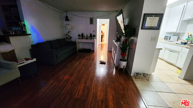 4171 W 4th Street, Los Angeles CA: https://media.crmls.org/mediaz/c6777d49-19f9-4d97-8604-ff38ce00bd6f.jpg