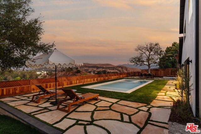 29204 Deep Shadow Drive, Agoura Hills CA: https://media.crmls.org/mediaz/c67852ca-72b8-4c9c-95ee-b832aaeb111e.jpg