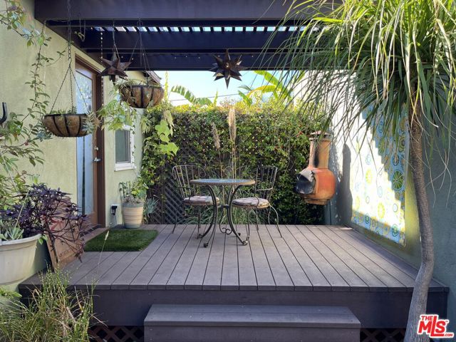 10739 Jefferson Boulevard, Culver City CA: https://media.crmls.org/mediaz/c67883c2-e335-4769-b534-0bd650f11a91.jpg