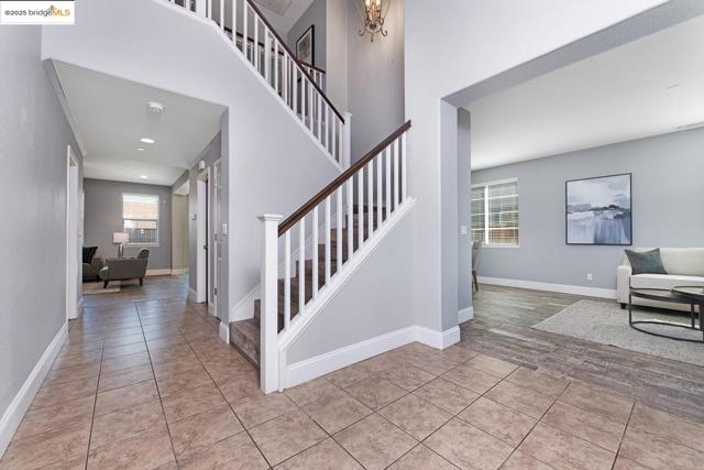 1604 Coventry Dr, Oakley CA: https://media.crmls.org/mediaz/c678b9c5-95d2-4f06-ae57-f40b5aa908b5.jpg