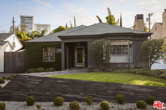 1259 S Bedford Drive, Los Angeles CA: https://media.crmls.org/mediaz/c678bffa-99fa-43e1-8ea7-c8b07780e345.jpg