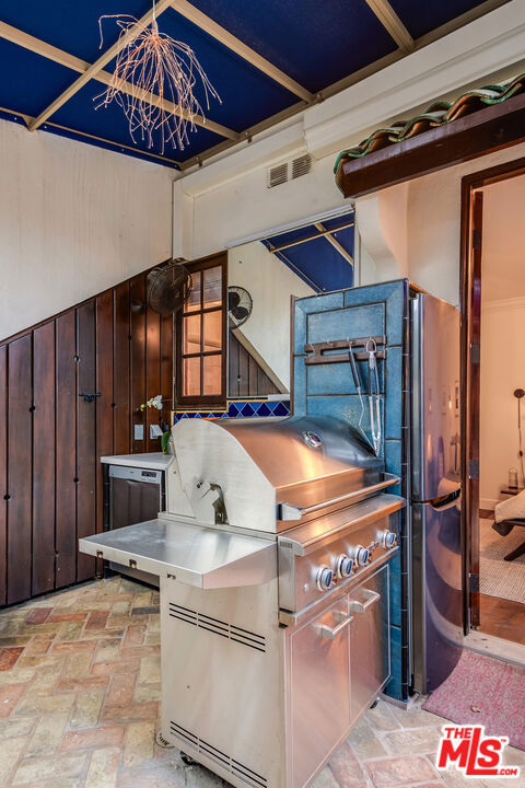 1925 Curson Place, Los Angeles CA: https://media.crmls.org/mediaz/c678ded4-6e04-40eb-af75-9d218500ccc3.jpg