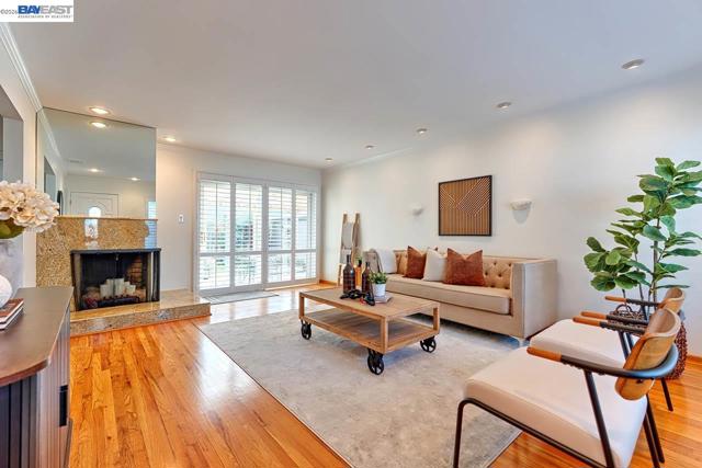 1515 Miramonte Ave, Mountain View CA: https://media.crmls.org/mediaz/c6791b87-bdc3-469a-af3a-f8f7f8f4dfce.jpg