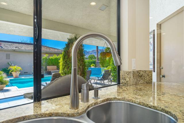4 Dartmouth Drive, Rancho Mirage CA: https://media.crmls.org/mediaz/c67939bf-dfa4-400e-8a7f-5319cf86535d.jpg